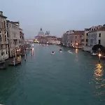 Raggio Di Sole Dietro Piazza San Marco Σπίτι διακοπών