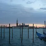 Raggio Di Sole Dietro Piazza San Marco Σπίτι διακοπών *