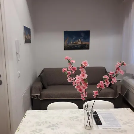 Ferienhaus Raggio Di Sole Dietro Piazza San Marco *