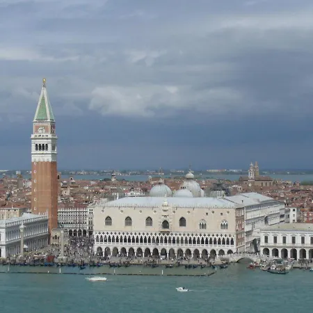 Nyaraló Raggio Di Sole Dietro Piazza San Marco