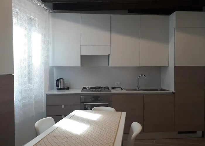 Raggio Di Sole Dietro Piazza San Marco Venetië