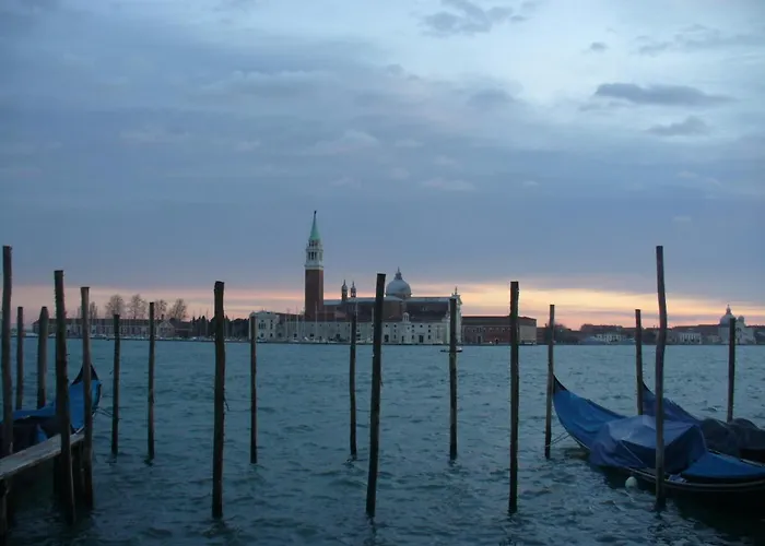 Raggio Di Sole Dietro Piazza San Marco Vakantiehuis *