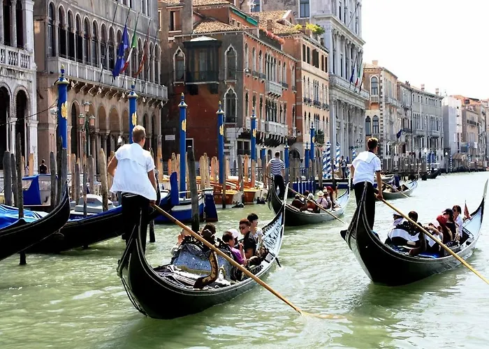 Raggio Di Sole Dietro Piazza San Marco Venise
