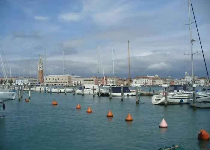 Hébergement de vacances Raggio Di Sole Dietro Piazza San Marco *